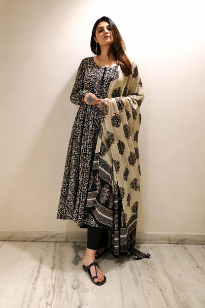 Gorgeous Floral Black AVL FVD