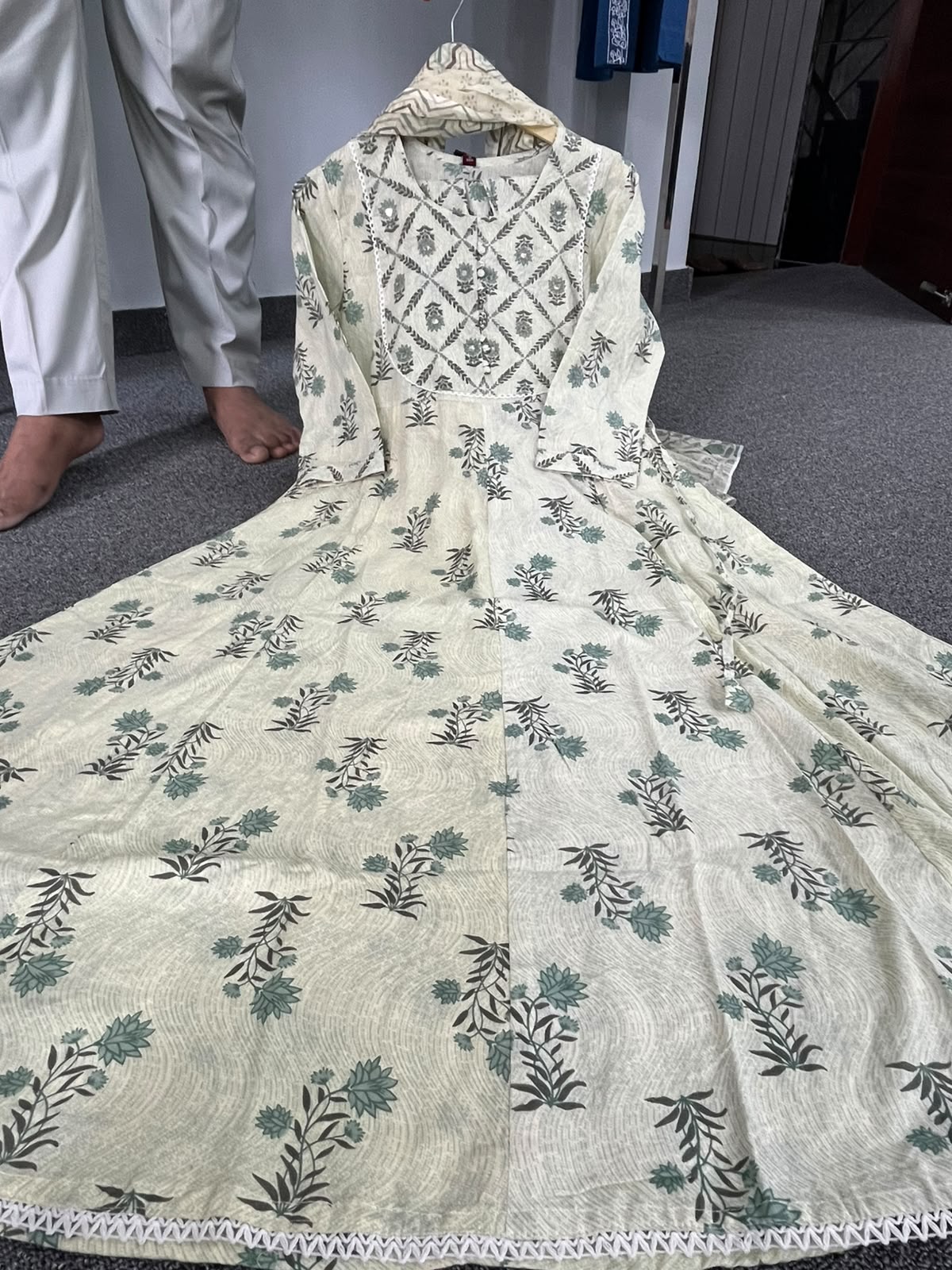 Elegant Floral Green Off White NK FVD