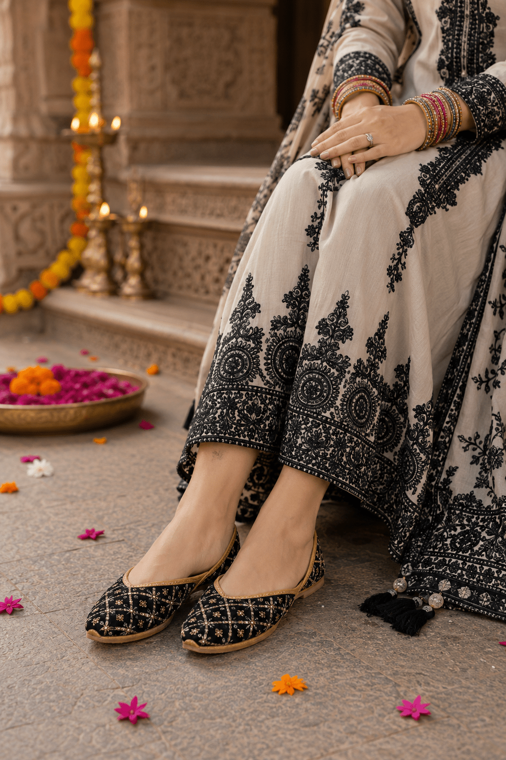 Stunning Gold & Black Jutti - Indian Dress House 786